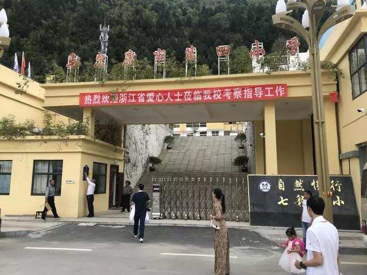 སོ་མང་ཆུ་བོའི་འགྲམ་ངོགས་སུ་མི་རིགས་སློབ་གསོའི་མེ་ཏོག་བཞད།
