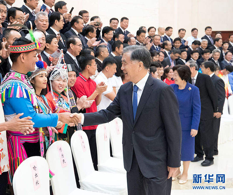 ཝང་དབྱང་རྒྱལ་ཡོངས་གྲངས་ཉུང་མི་རིགས་སྲོལ་རྒྱུན་ལུས་རྩལ་འགྲན་ཚོགས་སྐབས་བཅུ་གཅིག་པའི་འགོ་ཚུགས་མཛད་སྒོར་ཞུགས། 