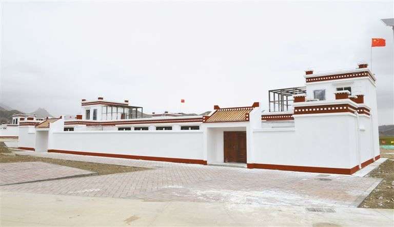 མཛེས་པའི་གྲོང་གསེབ་རི་མོ་ལས་ཀྱང་མཛེས།
