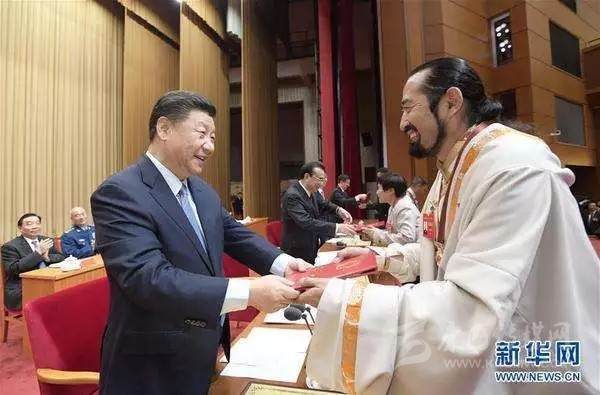 འཆི་མེད་རྡོ་རྗེ་ལ་མི་རིགས་མཐུན་སྒྲིལ་ཡར་ཐོན་དཔེ་བཟང་གི་བྱ་དགའ་ཐོབ།