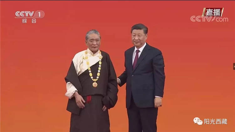 སྤྱི་ཁྱབ་ཧྲུའུ་ཅི་ཞི་ཅིན་ཕིང་གིས་རག་སྡིས་ལ་གཟེངས་རྟགས་གནང་པ་རེད།
