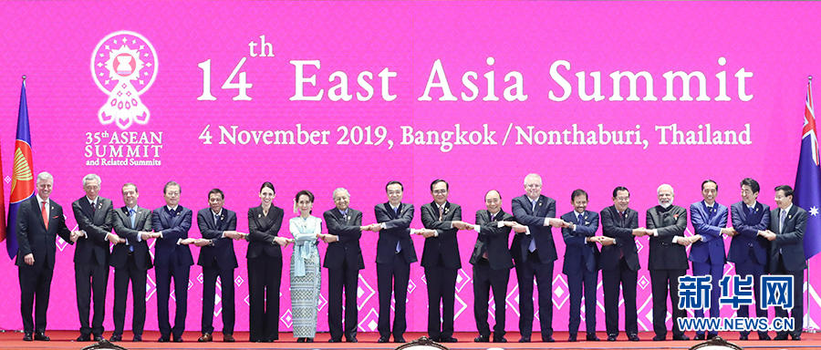 ལི་ཁེ་ཆང་ཨེ་ཤ་ཡ་ཤར་མའི་མཐོ་རིམ་གྲོས་ཚོགས་སྐབས་བཅུ་བཞི་བར་ཞུགས།