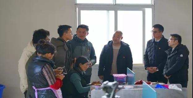 ཧུང་ཡོན་ཨ་མཆོག་གྲོང་རྡལ་གྱིས་གློག་རྡུལ་ཚོང་དོན་གསོ་སྦྱོང་སྤེལ།