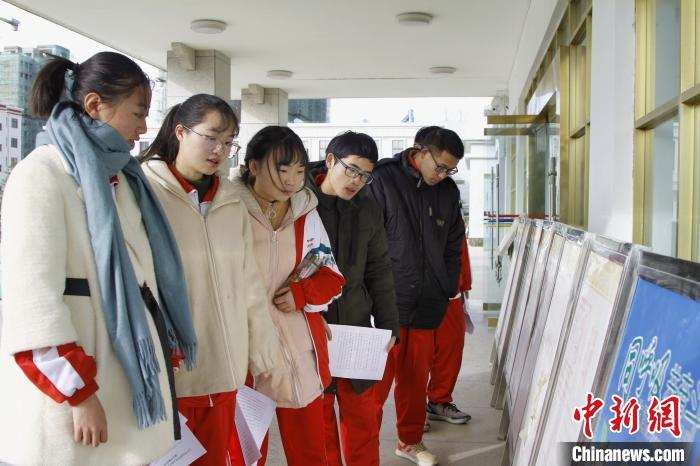 བོད་ལྗོངས་ཀྱི་ཁྲིམས་འཛིན་སྲིད་འཛིན་ཁོངས་གཏོགས་ཀྱི་སྒོ་དབྱེའི་ཉིན་མོར་ཁྲིམས་ལུགས་ཞབས་ཞུ་སྤེལ་བ།