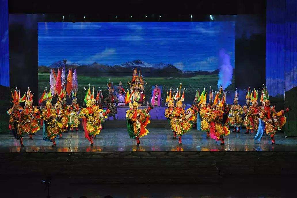 ཝུན་ཁྲོན་དུ་སི་ཁྲོན་མི་རིགས་ས་ཁུལ་གྱི་ཟློས་གར་འཁྲབ་སྟོན་སྤེལ།