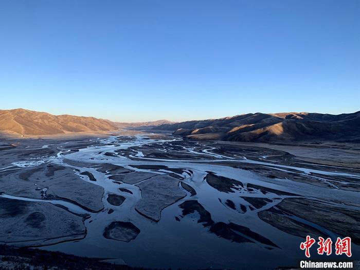 མཚོ་བོད་མཐོ་སྒང་གི་མཚོ་མོ་ནམ་ཟླའི་འགྱུར་ལྡོག་དང་བསྟུན་ནས་ཇེ་དྲོ་རུ་འགྱུར་བཞིན་ཡོད།