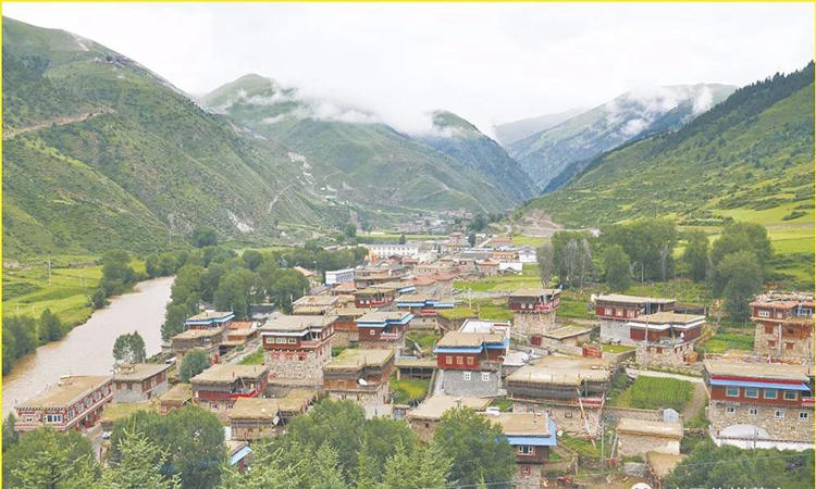 ༄༅།། གསེར་སྨད་སྦོ་མདའ་གྲོང་རྡལ་གྱི་ཁང་པའི་བཟོ་བཀོད་རགས་བཤད།