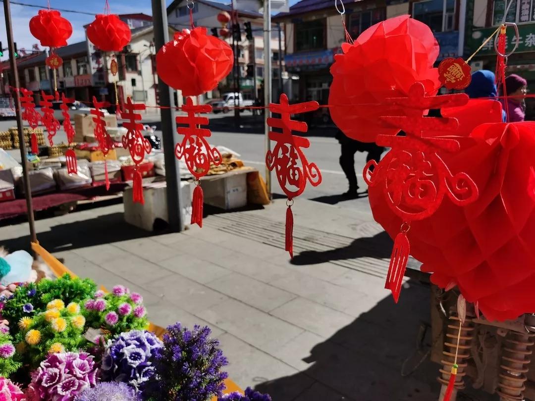 ལོ་སར་ཉེ་དུས་མཛོད་དགེའི་སྲང་ལམ་དུ་ཚོང་ཟོག་ཤིན་ཏུ་མོད།