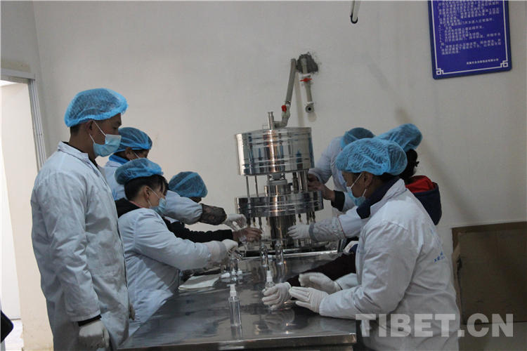 རིམས་ནད་སྔོན་འགོག་ཚོད་འཛིན་གྱི་འགོག་རྒོལ་དམག་འཐབ་ལ་རྒྱལ་ཁ་ཐོབ་པ་སྟེ། ལྷ་ས་སྟག་རྩེ་ཆུས་ཀྱི་ཏང་ཡོན་ལས་བྱེད་པས་སྣེ་ཁྲིད་དེ་ཐོན་སྐྱེད་ལ་ཞབས་འདེགས་ཞུ་བ།