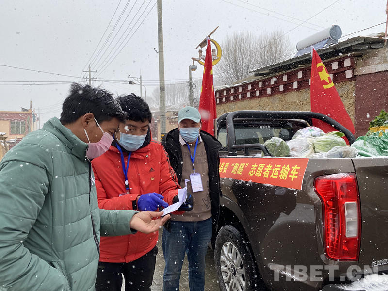 ལི་ཐང་རྫོང་དུ་ན་གཞོན་ཚོས་རིམས་ནད་འགོག་རྒོལ་དང་དབུལ་སྒྲོལ་ལ་རམ་འདེགས་བྱེད་པ།