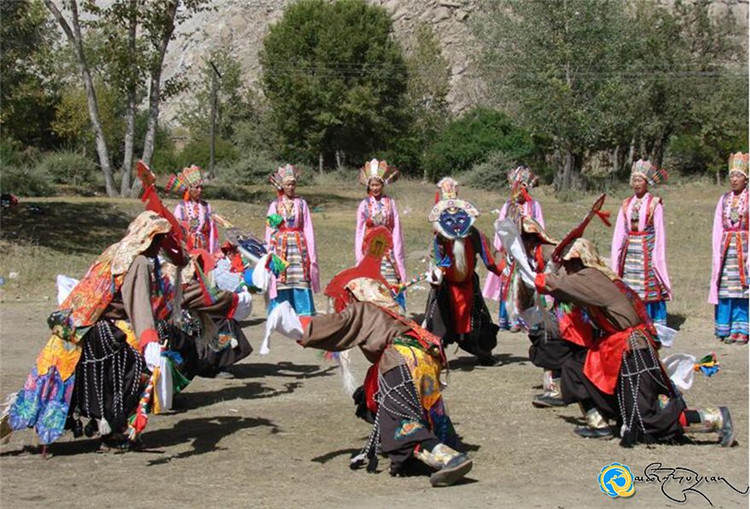 ༄༅།།ལྷ་སའི་སྐྱོར་མོ་ལུང་ལྷ་མོའི་ཟློས་གར།