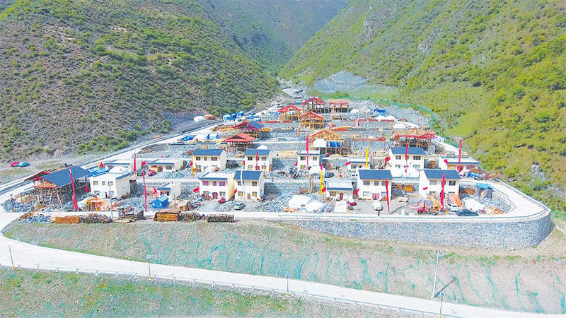 གྲོང་ཚོ་གསར་པ་བཙུགས་ནས་སྡོད་ཁང་གསར་པར་སྤོས་པ།