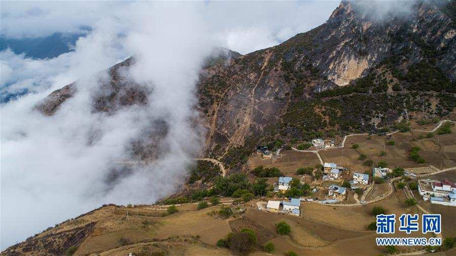 བདེ་ཆེན་ཁུལ་གྱི་“ཐོན་ལས་གསར་པ།”