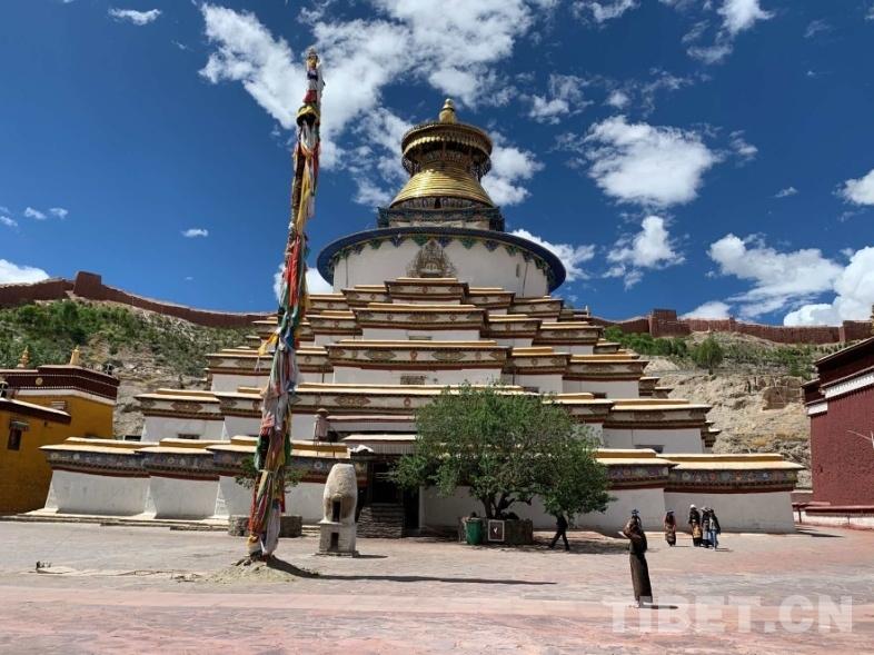 གྲུབ་མཐའ་གསུམ་འཆམ་མཐུན་མཉམ་གནས་ཀྱི་རྒྱལ་རྩེ་དཔལ་འཁོར་ཆོས་སྡེ།