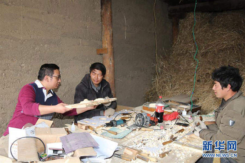 མཐོ་སྒང་གི་རུ་གྲོང་ཞིག་ཏུ་“གྲོང་སྡོད་ཤེས་རམས་པ་”ཞིག་ཡོད། 