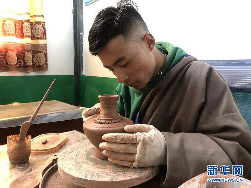 མཚོ་སྔོན་གྱི་སྐྱེ་ཁམས་དབུལ་སྐྱོར་གྱི་ལམ་བུ་གསར་པ། 