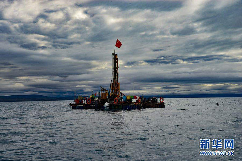རང་རྒྱལ་གྱིས་བོད་ལྗོངས་སུ་སྨི་བརྒྱའི་མཚོ་སྙིང་ཐོག་མར་འབིགས་ལེན་བྱས་པ།