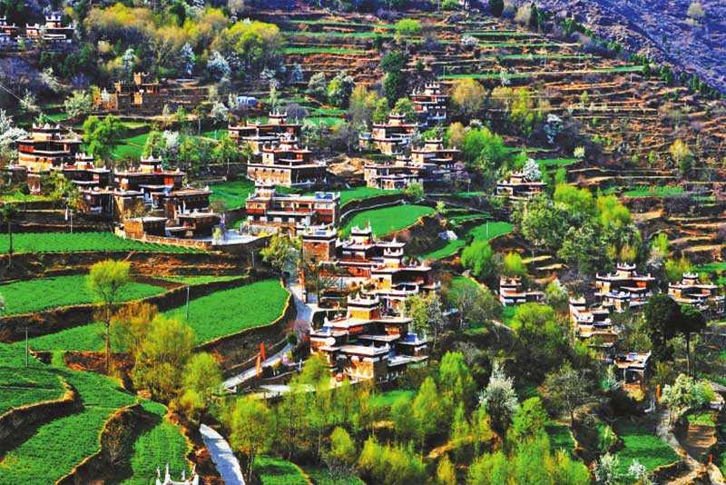 རོང་བྲག་རྫོང་གིས་རྨང་གཞིའི་སྒྲིག་བཀོད་འཐུས་ཚང་དུ་བཏང་ནས་ཡུལ་སྐོར་དབུལ་སྐྱོར་ཡག་པོ་བྱས་པ།
