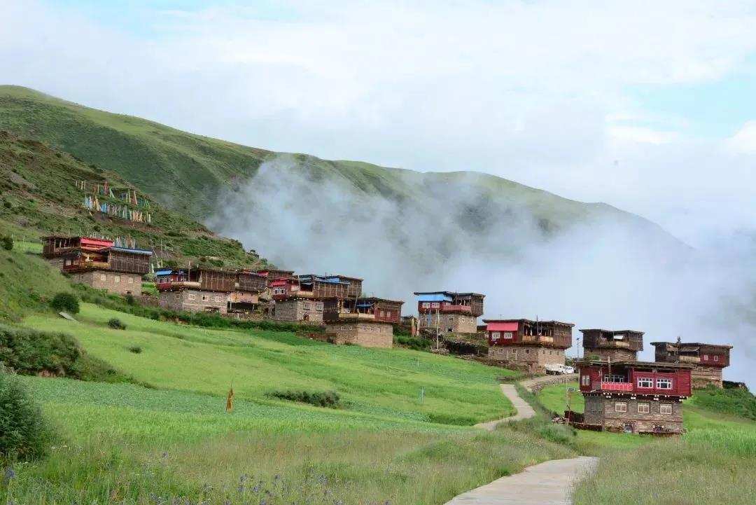 འཚོ་སྡོད་ཁོར་ཡུག་ལེགས་སུ་བཏང་ནས་དབུལ་བྲལ་ལ་སྐུལ་སྤེལ་བཏང་།
