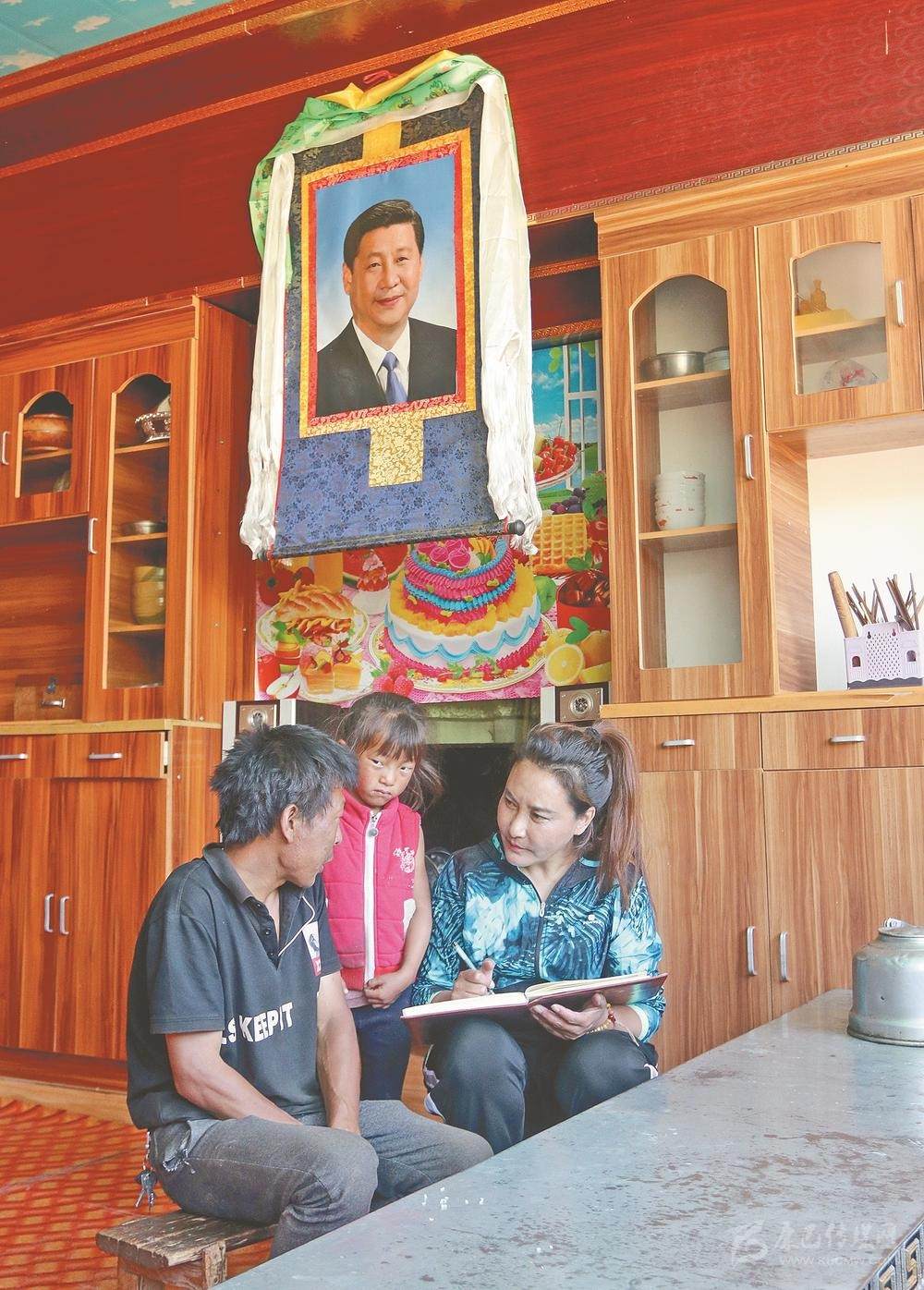 གསར་གཏོད་དང་ནི་ལས་སྒྲུབ་སྙིང་སྟོབས་ལྷག་པར་ཆེ།། དབུལ་སྐྱོར་དཔའ་མོས་སྔོ་ཚལ་དྲོད་ཁང་སུམ་བརྒྱ་བཙུགས།།