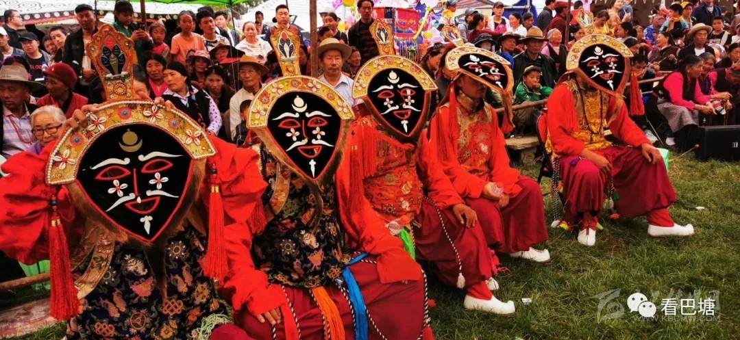 འབའ་ཐང་ལྷ་མོའི་ཟློས་གར་ཅང་སུའུ་ཁུན་ཧྲན་དུ་འཁྲབ་སྟོན་བྱས།