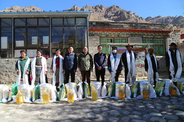 ཤང་ཆུའི་འགྲམ་གྱི་ཕུགས་འདུན་ཆུང་ཆུང་།
