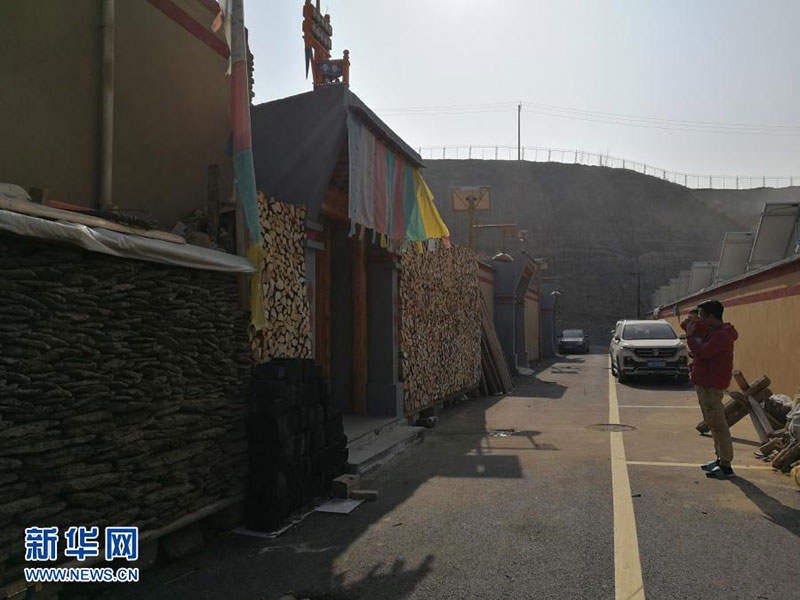 ཀླེ་གཞུག་གྲོང་ཚོ་རི་སྒང་ནས་སྤོས་ཏེ་“ཆུ་སྣུམ་ལས་དཀོན་པའི་”ལོ་རྒྱུས་མཇུག་བསྒྲིལ་བ།