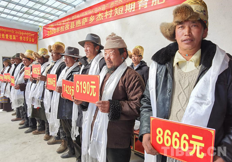 བོད་ལྗོངས་ལྷ་རྩེ་རྫོང་གི་གྲོང་ཚོར་ཡོང་འབབ་བགོ་བཞིན་ཡོད།
