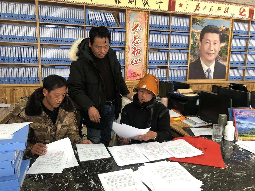 ཨ་ཕྱུག་དམངས་ཕན་ཞབས་ཞུའི་ལྟེ་གནས་ཀྱི་རྣམ་འགྱུར་བཟང་། 