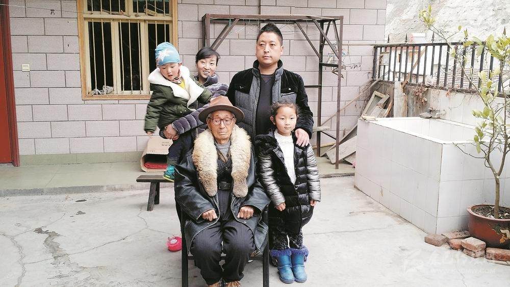 ཡ་རབས་སྲོལ་བཟང་གཙུག་ཏུ་བཀུར་།། བདེ་སྐྱིད་འཚོ་བའི་མིག་དཔེ་བསྟན།།