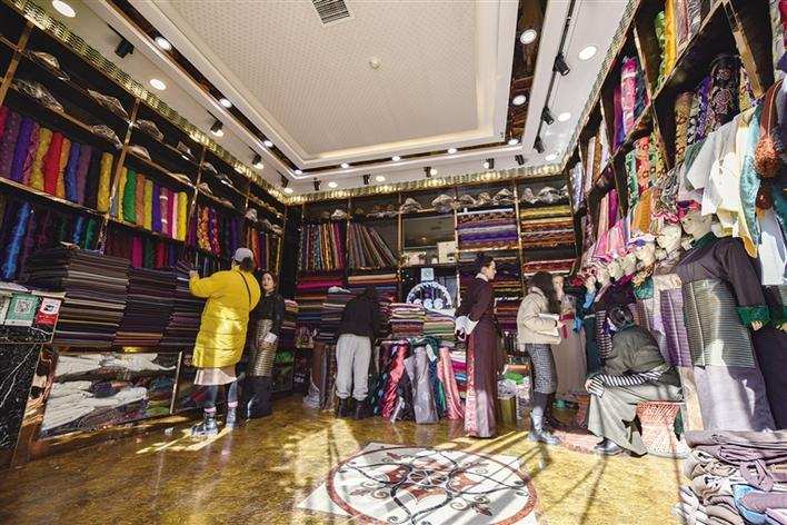 ལོ་གསར་འཆར་ཉེ་བའི་མཚམས་ལ་བོད་ཆས་བྲིན་པ།