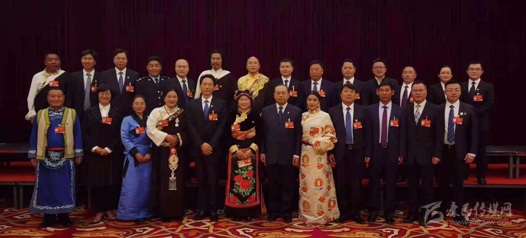 དཀར་མཛེས་ཁུལ་གྱི་དབུལ་ཐར་ལས་ཀའི་གཟེངས་བསྟོད་ཐོབ་མཁན་ལ་རྟེན་འབྲེལ་ཞུ།