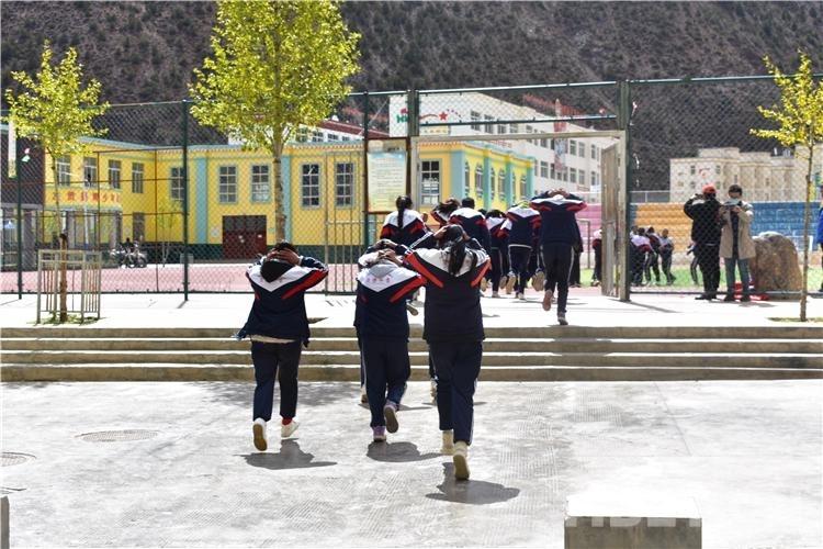 གནོད་འགོག་གནོད་སེལ་སློབ་གྲྭར་སྤེལ་བ།