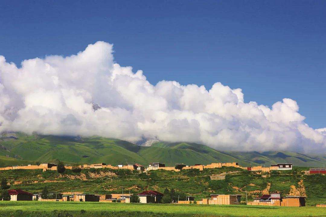 དུས་རབས་གསར་པའི་གྲོང་སྡེ། 