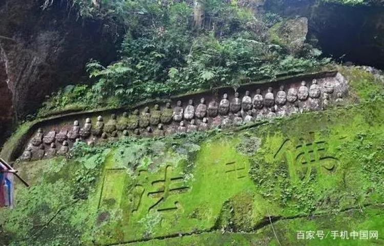 སི་ཁྲོན་ནས་སྟོན་པའི་དབུ་རྐུ་མཁན་གྱི་རྐུན་མ་འགའ་འཛིན་བཟུང་བྱས།