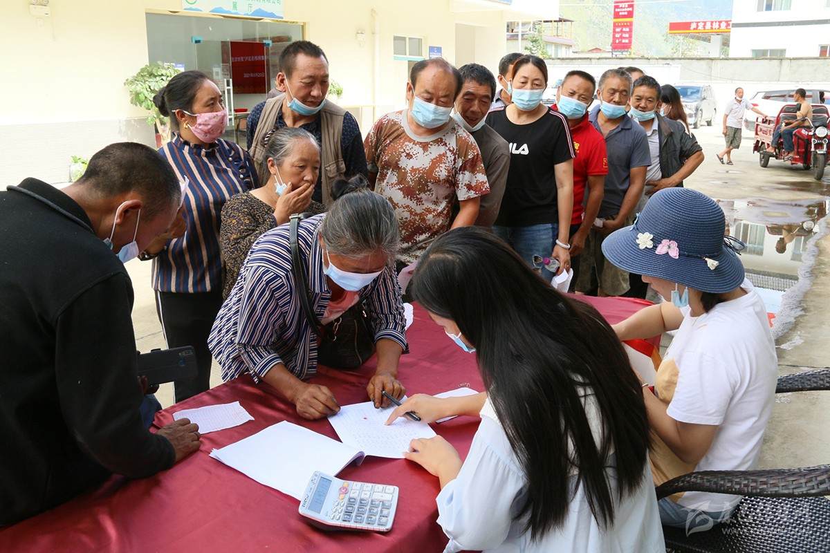 རི་གྲོང་དུ་གློག་རྡུལ་ཚོང་དོན་གཉེར་ནས་ཡུལ་ཐོན་ཁྱད་རྫས་རྒྱལ་ཡོངས་སུ་ཚོང་བྲིན།