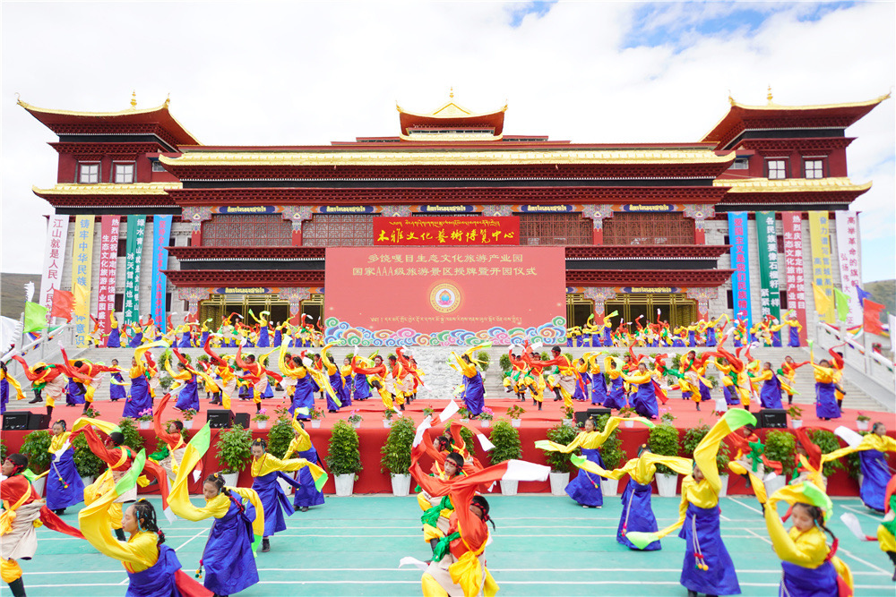མི་ཉག་རྡོ་ར་དཀར་མོའི་ཡུལ་སྐོར་གླིང་ཁུལ་འདིར་གཟིགས་དང་།