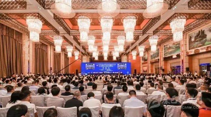 ཁྲོ་ལའི་ཕུག་ལམ་བཟོ་སྐྲུན་ལ་བྱ་དགའ་ཆེན་པོ་ཞིག་ཐོབ་འདུག།