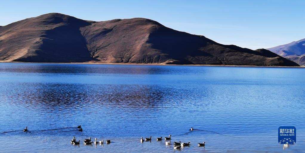 དགུན་དུས་ཀྱི་ཡར་འབྲོག་གཡུ་མཚོ། 