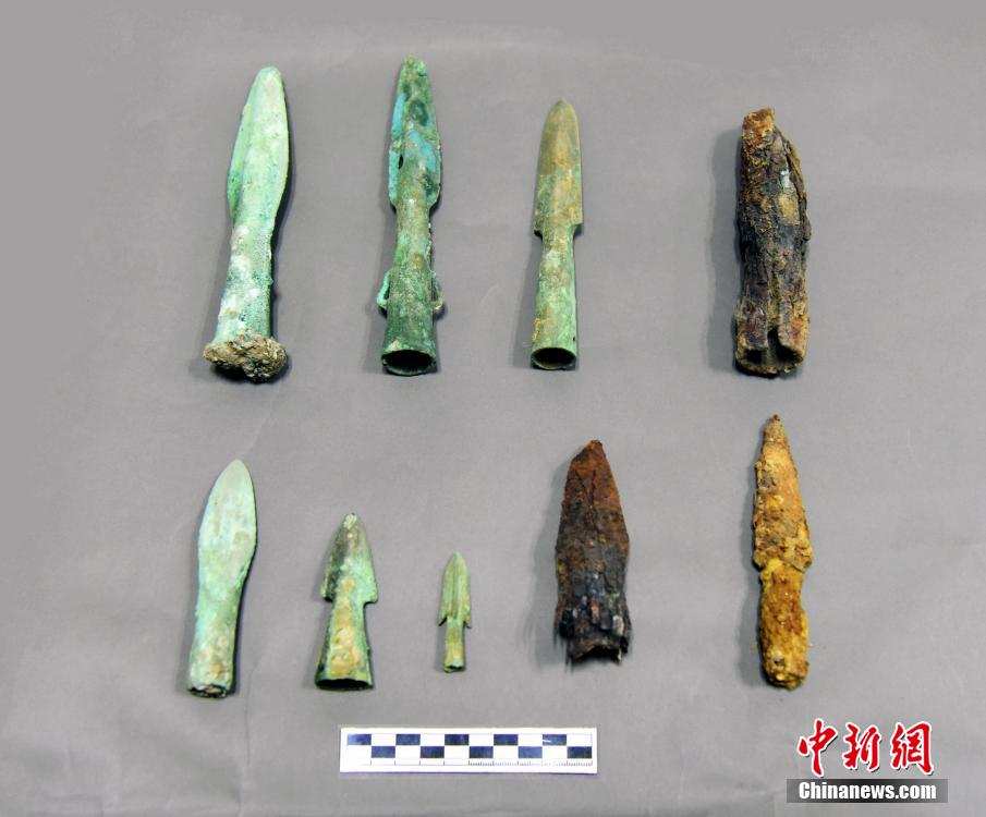 རྔ་བ་ནས་གནའ་བོའི་རྡོ་རྩིག་གི་རྗེས་ཤུལ་ཞིག་རྙེད་འདུག 