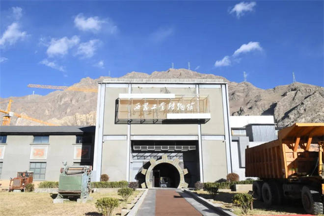 བོད་ལྗོངས་སུ་རྟེན་རྫས་བཤམས་མཛོད་ཁང་གསར་པ་ཞིག་གི་སྒོ་ཕྱེས་འདུག