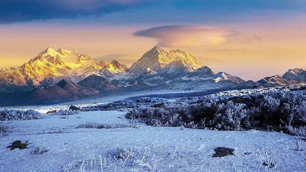 དར་རྩེ་མདོ་གྲོང་ཁྱེར་གྱིས་དགུན་དུས་ཀྱི་གངས་འཁྱགས་ཡུལ་སྐོར་བཏོད་པ།