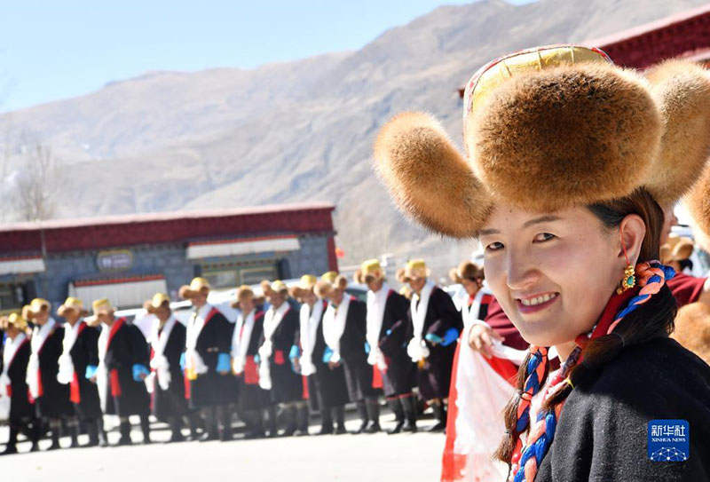 བོད་ཀྱི་ལོ་སར་དགའ་གཏོང་། 