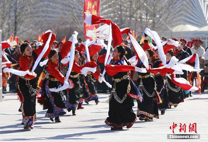 ཡུལ་ཤུལ་གྱི་བོད་རིགས་མང་ཚོགས་ཀྱིས་བོད་ཀྱི་ལོ་སར་ལ་རྟེན་འབྲེལ་ཞུ་བ། 