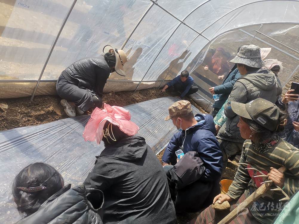 ཚན་རྩལ་ལ་བརྟེན་ནས་ཕྱུག་ལམ་དུ་བསྐྱོད་ཐབས་བརྩོན།