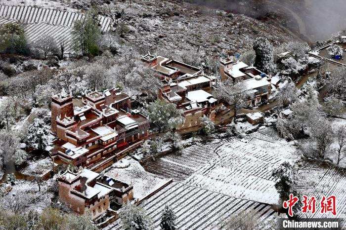 ཁ་བ་བབས་རྗེས་ཀྱི་རོང་བྲག་མཛེས་མའི་ལུང་བ།