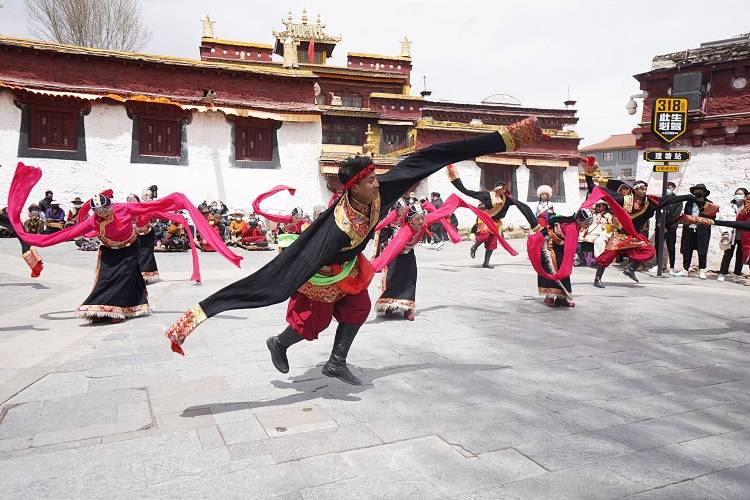 དམངས་ཕན་རིག་གནས་ཀྱིས་ཡུལ་སྐོར་བའི་ཡིད་སེམས་འཕྲོག 