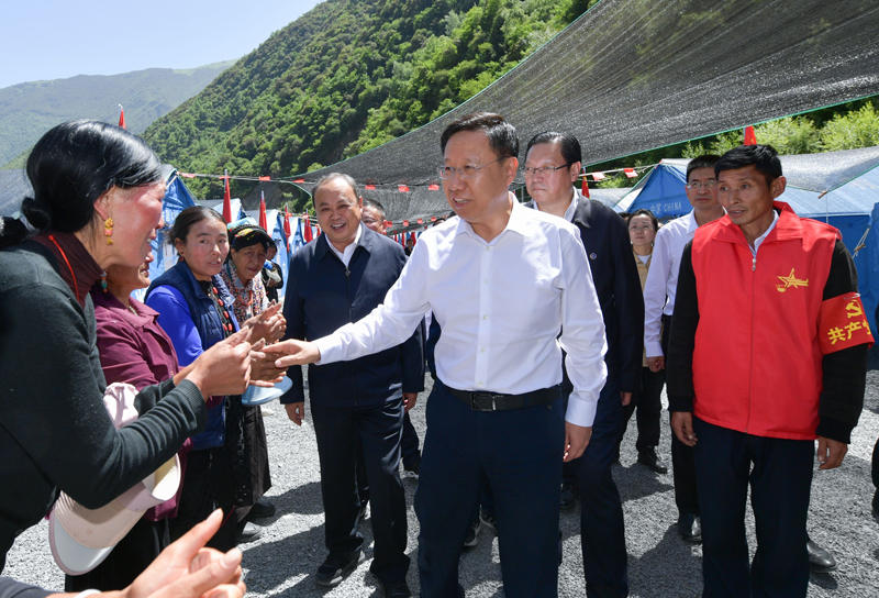 ཝང་ཞའོ་ཧུའེ་ཡིས་རྔ་བ་ཁུལ་དུ་རྟོག་ཞིབ་གནང་བ།
