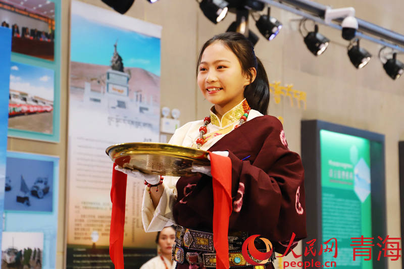 ཡུལ་ཤུལ་དུ་རྟེན་མཛོད་ཁང་མང་པོ་བསྐྲུན་འགོ་ཚུགས་ཡོད། 