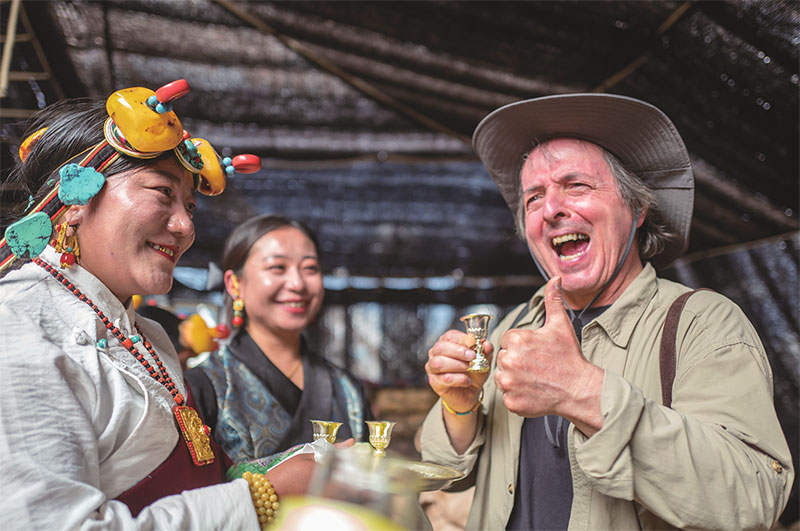 མཚོ་སྔོན་ཁྲ་འདམ་དུ་ས་མཐོའི་མཛེས་ལྗོངས་ཀྱིས་སྐུ་མགྲོན་གྱི་ཡིད་དབང་འཕྲོག་པ།